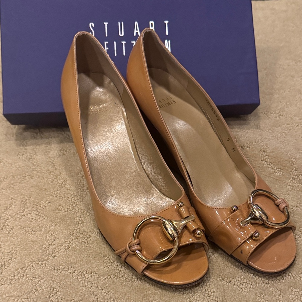 Beige summer wedges